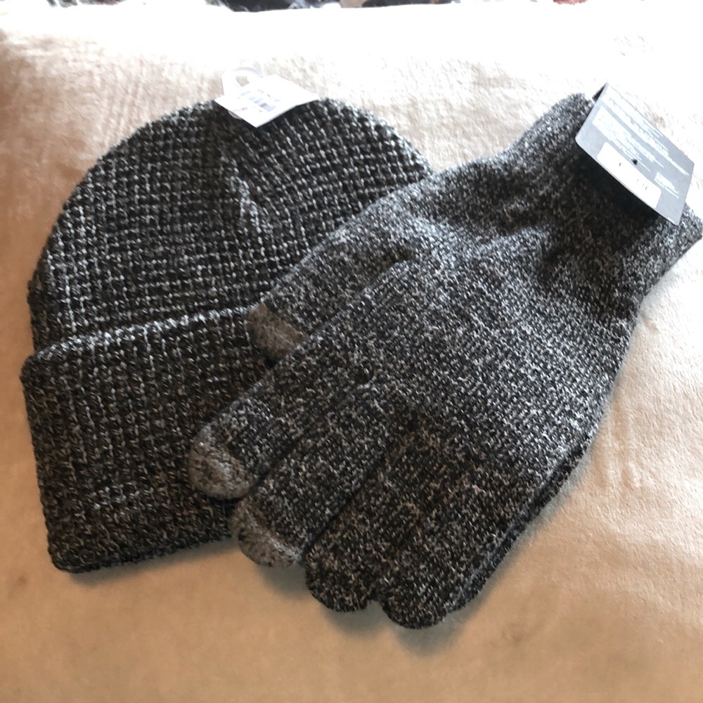 American Eagle touch  point one-size.Glove  Hat New !